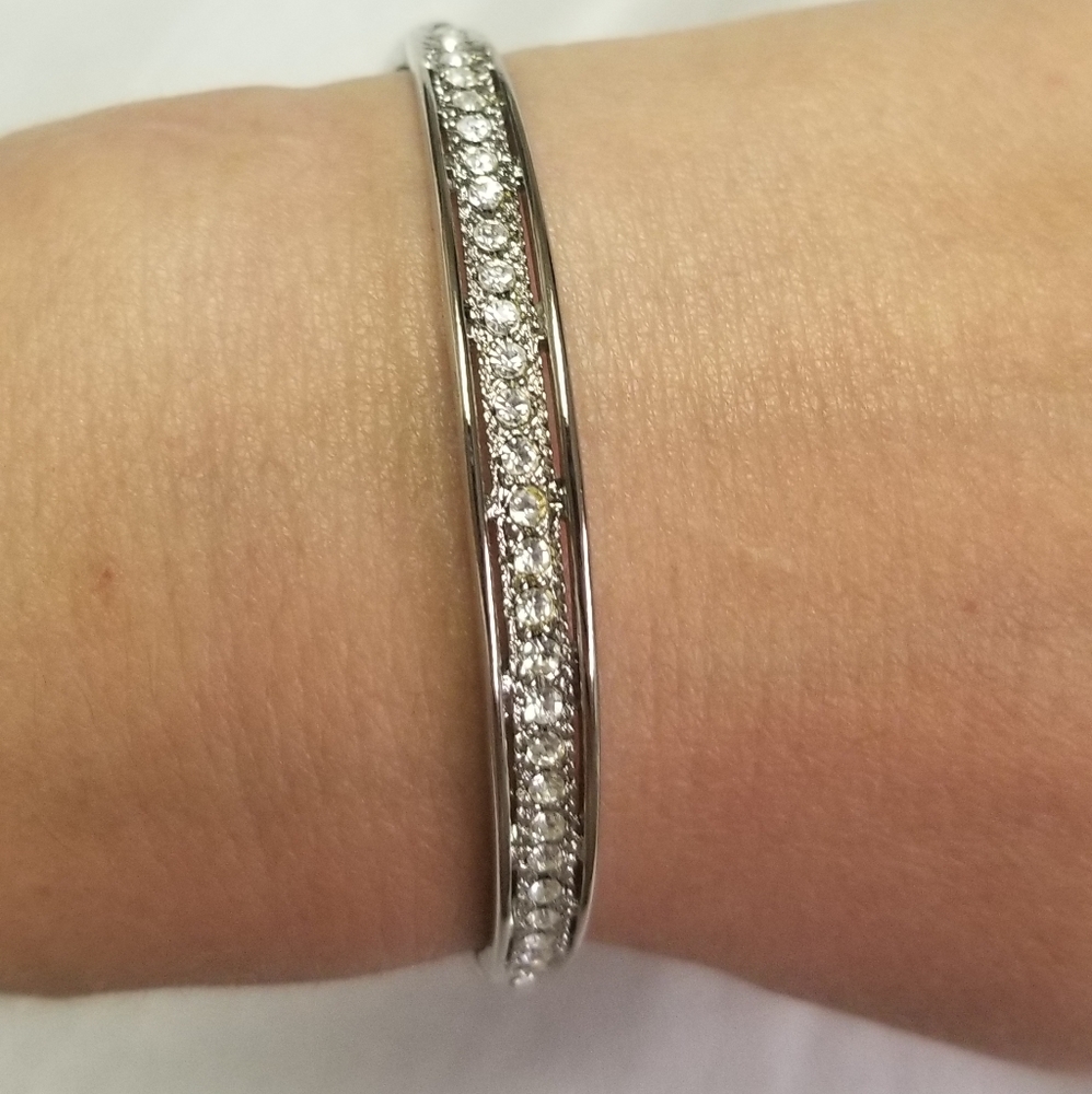 💥2/$30💥 Women's Rhinestone Bangle - Picture 2 of 4